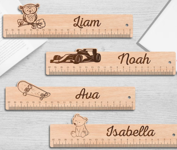 Righello in legno tagliato al laser e personalizzato