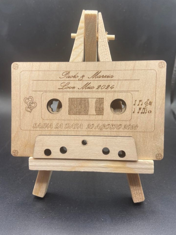 “Save the date” a forma di musicassetta  per matrimonio