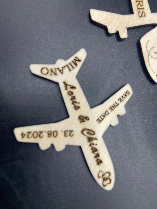 Calamite Save the Date personalizzate a forma di aereo per matrimonio - immagine 3