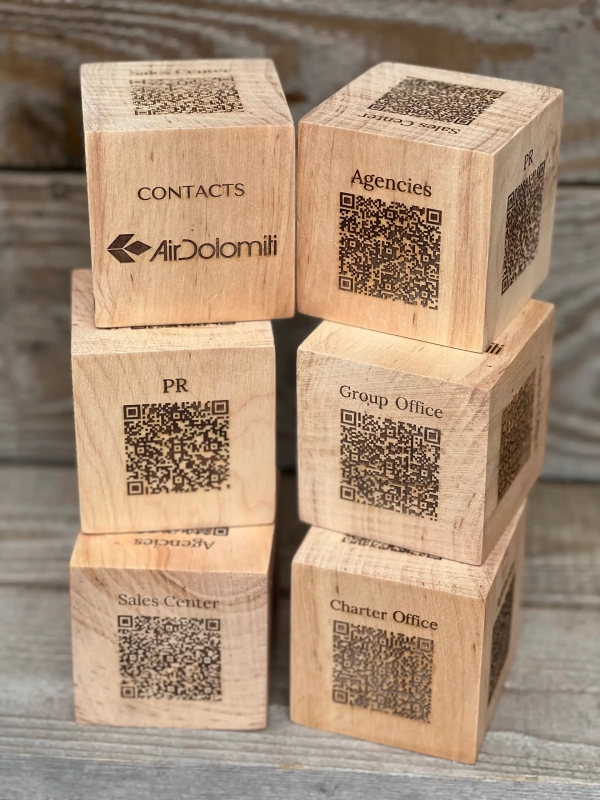 Cubo segnatavolo con logo, numero e qr code, personalizzabili - immagine 6