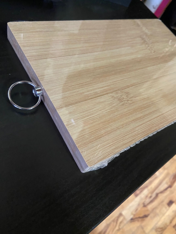 Tagliere da cucina con anello